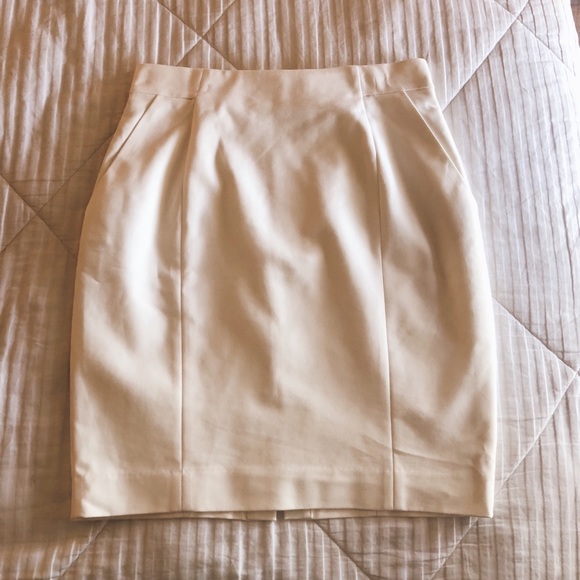 *NWT* | H&M | Ivory Fitted Pencil Skirt - Picture 5 of 8